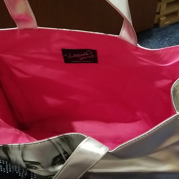 Victoria's secret tote! - Picture 3 of 4